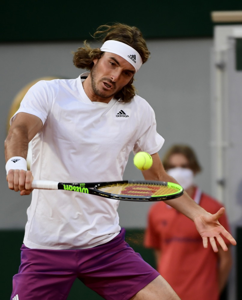 英国网球队轻取法国网球队，西西帕斯统治全场的简单介绍