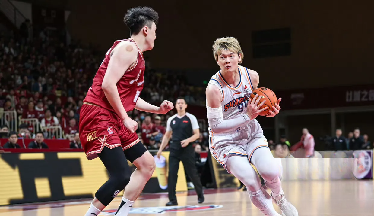 包含北京队横扫雷霆，王哲林状态火热的词条