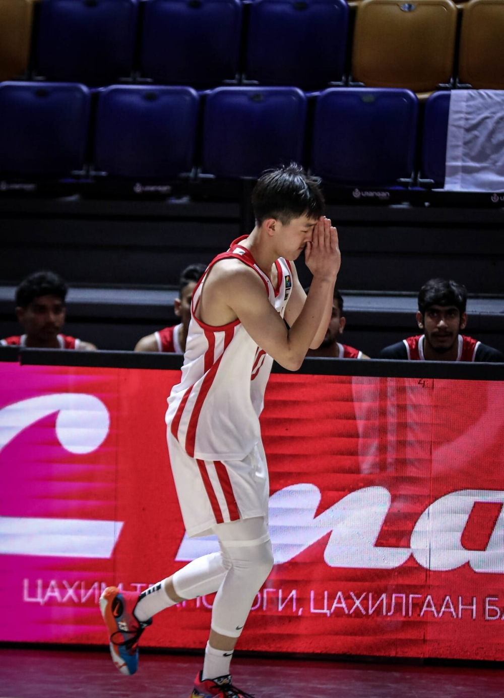 关于篮球赛季首轮比赛完美收官，球迷期待下一场的信息